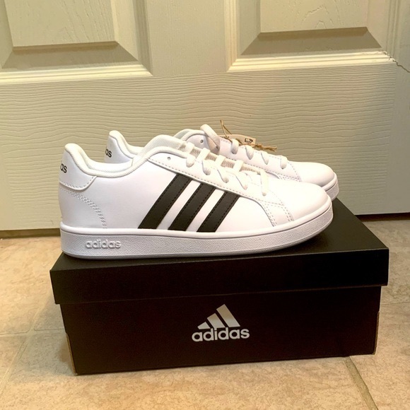 🎉HP X2🎉 Adidas boys shoes NWT - Picture 2 of 5